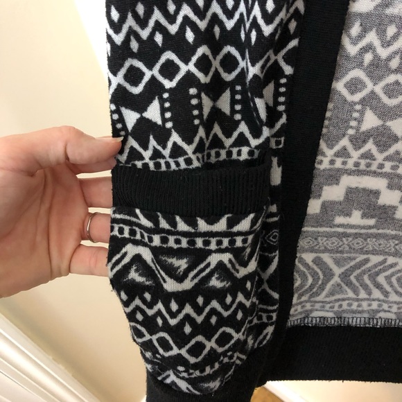 Girls Aztec print sweater with hood - Picture 4 of 6